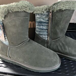 LAM Cozy Green Winter Boots with Faux Fur Lining
